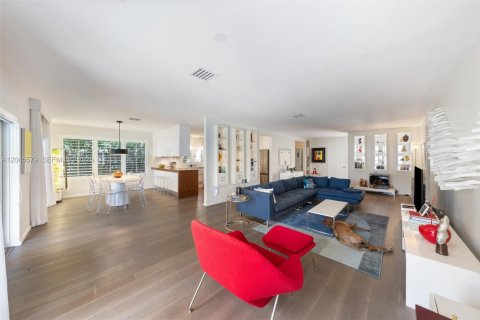 Casa en venta en North Miami, Florida, 4 dormitorios, 228.54 m2 № 2172602 - foto 5