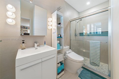 Casa en venta en North Miami, Florida, 4 dormitorios, 228.54 m2 № 2172602 - foto 17