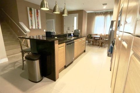 Adosado en venta en Kissimmee, Florida, 4 dormitorios, 222.59 m2 № 2092133 - foto 3