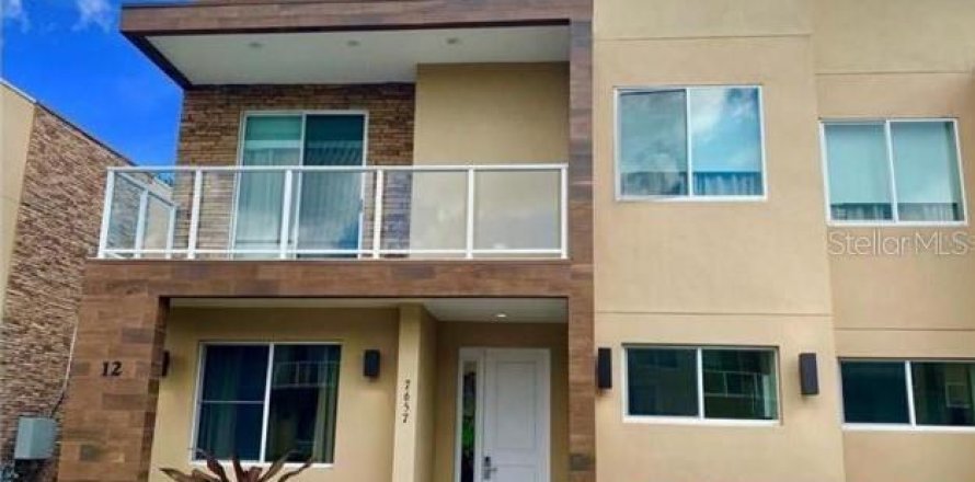 Adosado en Kissimmee, Florida 4 dormitorios, 222.59 m2 № 2092133