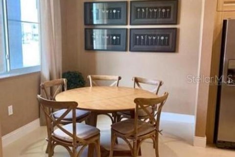 Adosado en venta en Kissimmee, Florida, 4 dormitorios, 222.59 m2 № 2092133 - foto 2