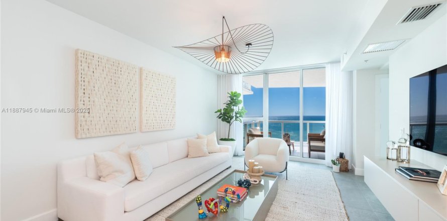 Кондоминиум с 3 спальнями в Майами-Бич, Флорида № 1938599