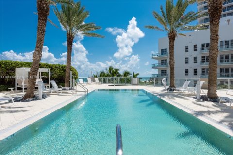 Купить кондоминиум в Майами-Бич, Флорида 3 спальни, 140м2, № 1938599 - фото 30