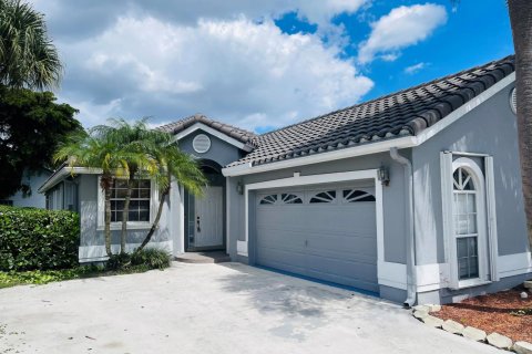 House in Boynton Beach, Florida 3 bedrooms, 169.45 sq.m. № 2389850