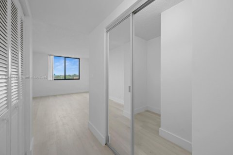 Copropriété à vendre à Hollywood, Floride: 2 chambres, 106.84 m2 № 1965322 - photo 5