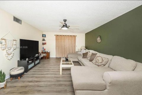 Condo in Boynton Beach, Florida, 2 bedrooms  № 2179640 - photo 2