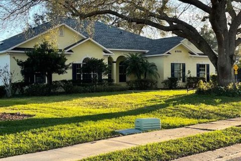 House in Lakeland, Florida 4 bedrooms, 219.81 sq.m. № 2202536