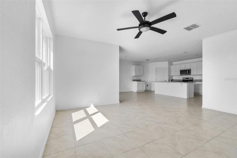 Villa ou maison à vendre à Davenport, Floride: 4 chambres, 173.45 m2 № 1903024 - photo 4