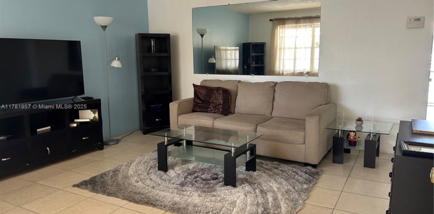 Condominio en Miami, Florida, 1 dormitorio № 1698768