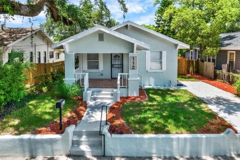 House in Tampa, Florida 4 bedrooms, 136.29 sq.m. № 2117822