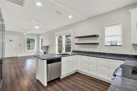 Villa ou maison à vendre à Tampa, Floride: 4 chambres, 136.29 m2 № 2117822 - photo 5