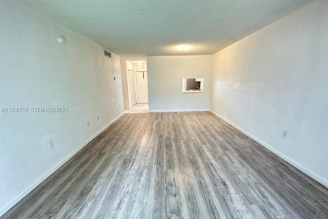 Кондоминиум с 1 спальней в Майами-Гарденс, Флорида № 2017530