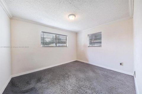 Casa en venta en Miami, Florida, 3 dormitorios, 93.65 m2 № 1963989 - foto 10