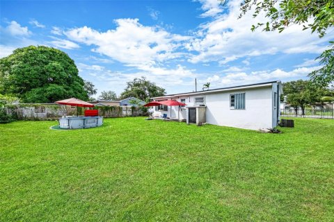 Casa en venta en Miami, Florida, 3 dormitorios, 93.65 m2 № 1963989 - foto 2