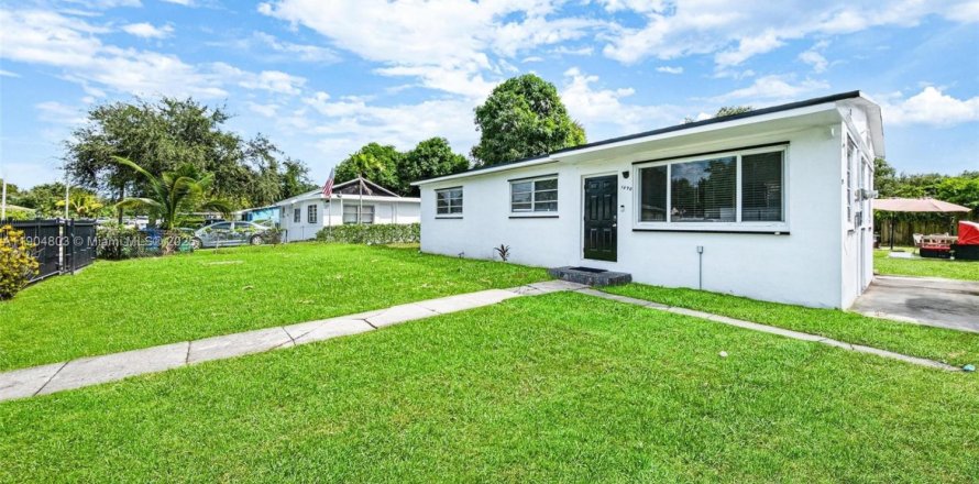 Casa en Miami, Florida 3 dormitorios, 93.65 m2 № 1963989