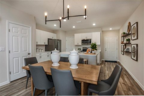 Townhouse in Haines City, Florida 3 bedrooms, 159.79 sq.m. № 1917765 - photo 6
