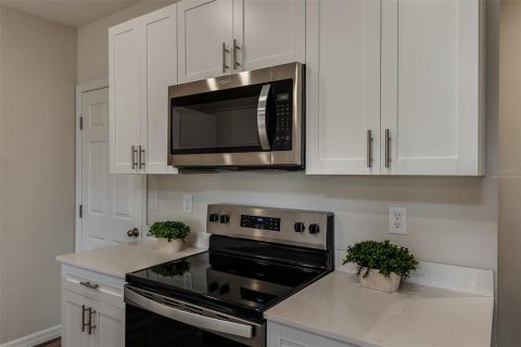 Townhouse in Haines City, Florida 3 bedrooms, 159.79 sq.m. № 1917765 - photo 10
