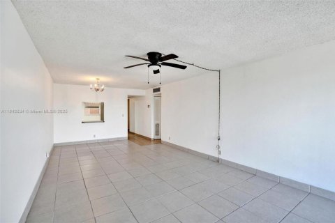 Condo in Margate, Florida, 2 bedrooms  № 1836348 - photo 5