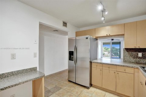 Condo in Margate, Florida, 2 bedrooms  № 1836348 - photo 8