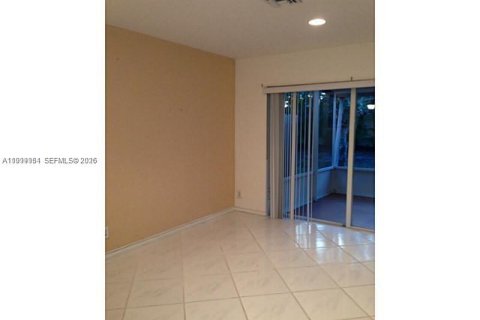Townhouse in Deerfield Beach, Florida 3 bedrooms, 128.76 sq.m. № 2065589 - photo 2