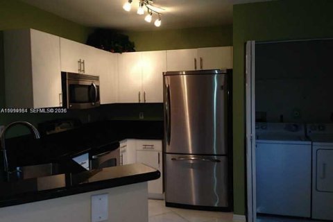 Townhouse in Deerfield Beach, Florida 3 bedrooms, 128.76 sq.m. № 2065589 - photo 4