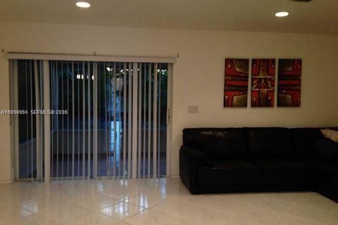 Townhouse in Deerfield Beach, Florida 3 bedrooms, 128.76 sq.m. № 2065589