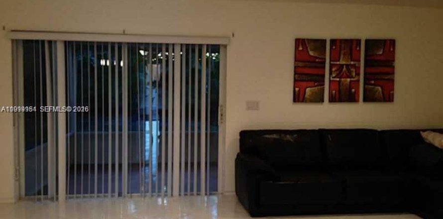 Townhouse in Deerfield Beach, Florida 3 bedrooms, 128.76 sq.m. № 2065589