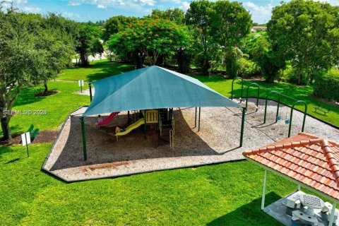 Townhouse in Deerfield Beach, Florida 3 bedrooms, 128.76 sq.m. № 2065589 - photo 17