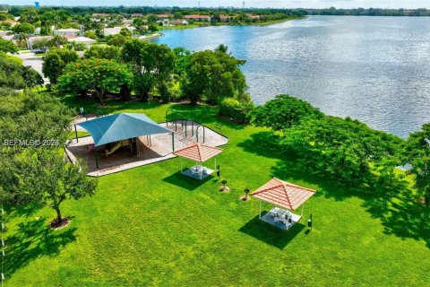 Townhouse in Deerfield Beach, Florida 3 bedrooms, 128.76 sq.m. № 2065589 - photo 13