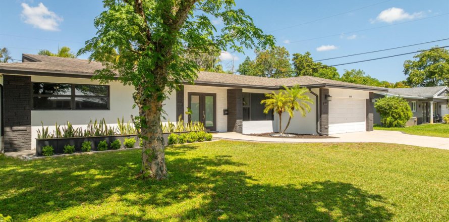 House in Plantation, Florida 4 bedrooms, 215.72 sq.m. № 2249717