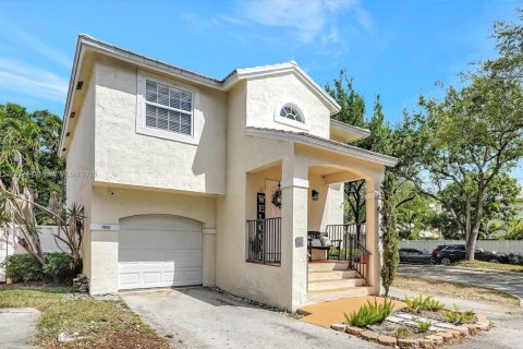 House in Plantation, Florida 3 bedrooms, 138.8 sq.m. № 1692618 - photo 2