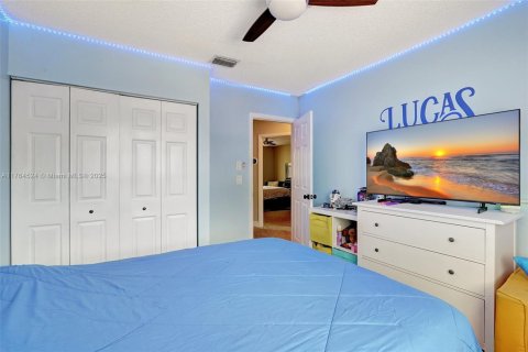 House in Plantation, Florida 3 bedrooms, 138.8 sq.m. № 1692618 - photo 28