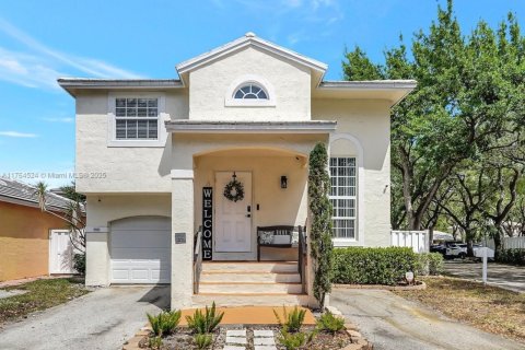 House in Plantation, Florida 3 bedrooms, 138.8 sq.m. № 1692618 - photo 1
