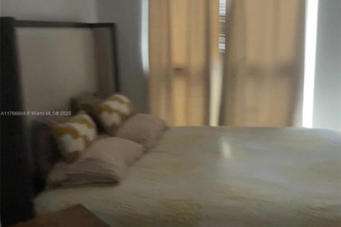 Condo in Miami, Florida, 2 bedrooms  № 1867999 - photo 10
