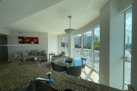 Condo in Miami, Florida, 2 bedrooms  № 1867999 - photo 7
