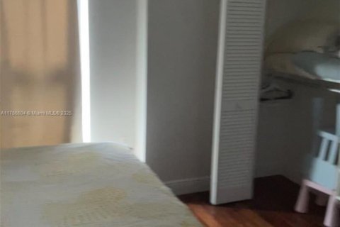 Condo in Miami, Florida, 2 bedrooms  № 1867999 - photo 9