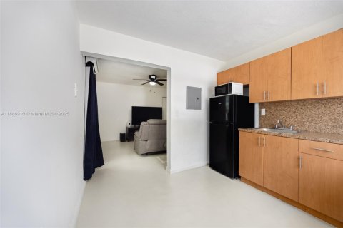 Terreno en venta en Miami, Florida № 1933087 - foto 16