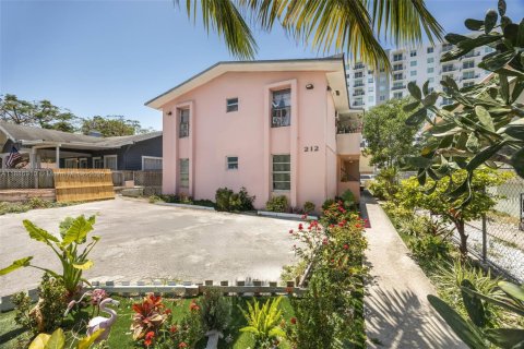 Terreno en venta en Miami, Florida № 1933087 - foto 7