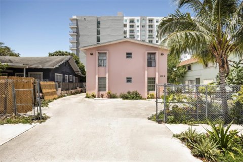 Terreno en venta en Miami, Florida № 1933087 - foto 8