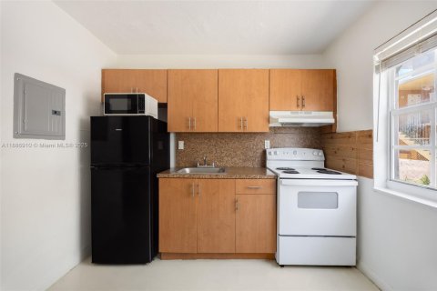 Terreno en venta en Miami, Florida № 1933087 - foto 14
