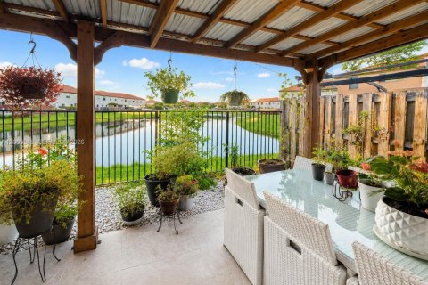 Adosado en venta en Homestead, Florida, 3 dormitorios, 152.73 m2 № 2320454 - foto 13