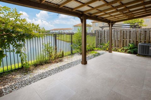 Adosado en Homestead, Florida 3 dormitorios, 152.73 m2 № 2320454