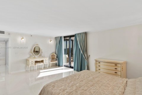 Condo in Surfside, Florida, 2 bedrooms  № 1992252 - photo 22