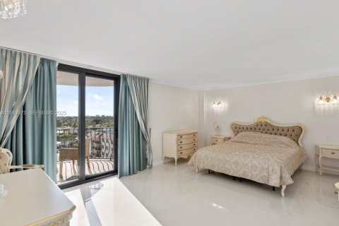 Condo in Surfside, Florida, 2 bedrooms  № 1992252 - photo 20