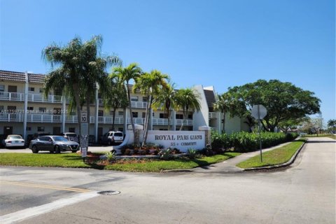 Condo in Pompano Beach, Florida, 2 bedrooms  № 1707553 - photo 2