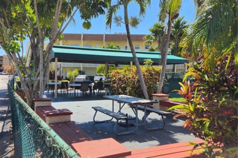 Condo in Pompano Beach, Florida, 2 bedrooms  № 1707553 - photo 5