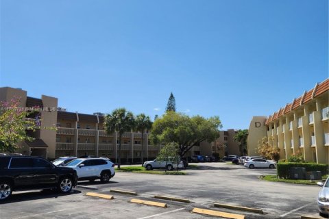 Condo in Pompano Beach, Florida, 2 bedrooms  № 1707553 - photo 10