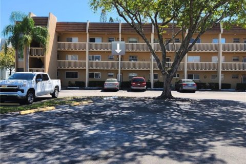 Condo in Pompano Beach, Florida, 2 bedrooms  № 1707553 - photo 11