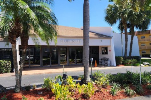 Condo in Pompano Beach, Florida, 2 bedrooms  № 1707553 - photo 4