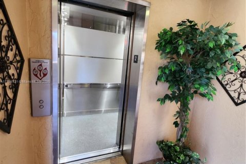 Condo in Pompano Beach, Florida, 2 bedrooms  № 1707553 - photo 13